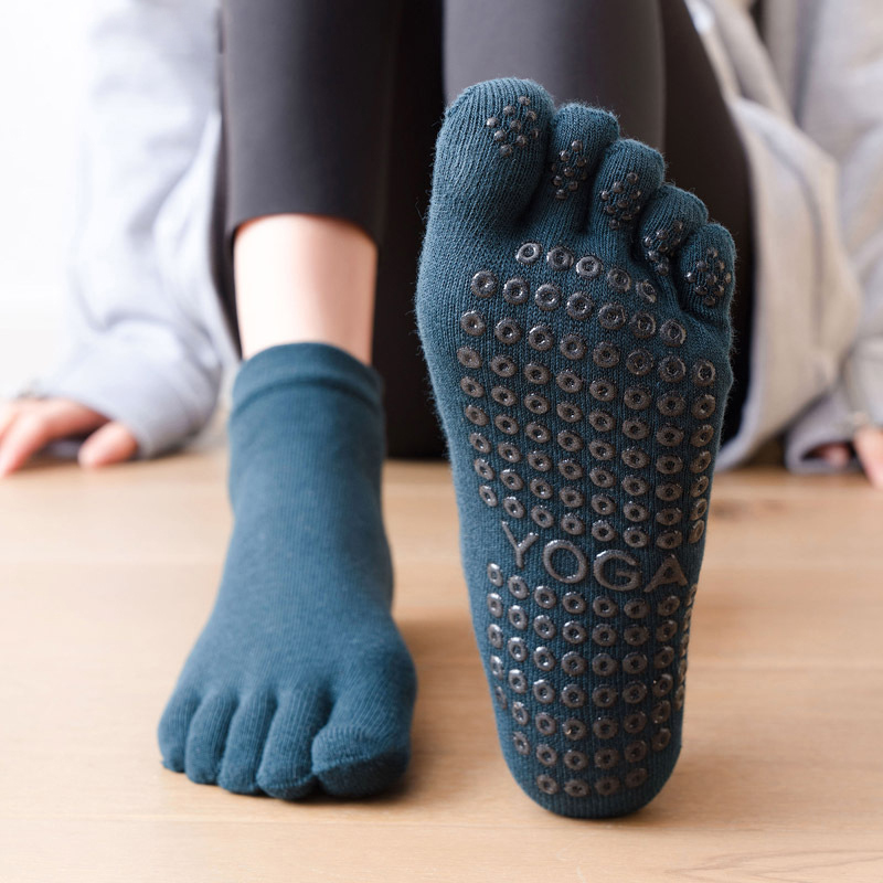 جوارب سيليكون مانعة للانزلاق خ - مراجعة Medias Para Pilates Y Yoga وسعره